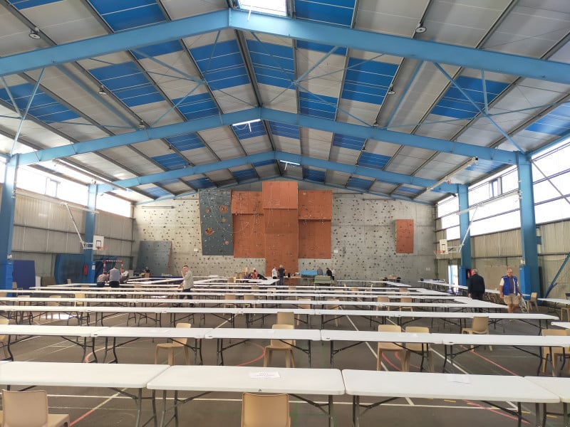 mise-en-place-des-tables-samedi-apry-s-midi